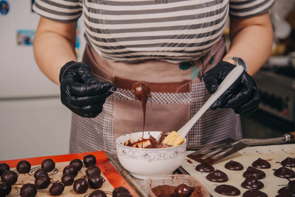La magie des truffes au chocolat : découverte du processus de fabrication